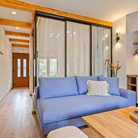 Lola Apartment