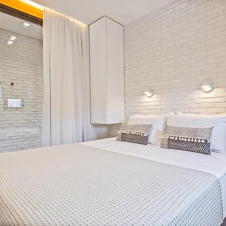 Lola Apartment *