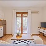 Lola Apartman Liapádesz